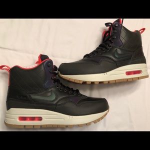 Women Air Max Sneaker Boot